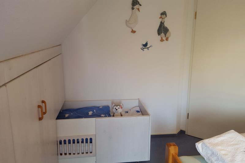 Spiekeroog Foto 6 Babybett Schlafzimmer unten
