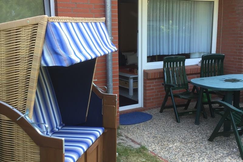 Spiekeroog Foto 6 Terrasse mit Strandkorb