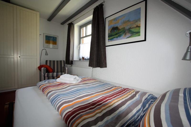 Spiekeroog Foto 6 Schlafzimmer (französisches Bett 140cm) 