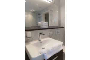 Spiekeroog Foto 3 Modernes Bad mit Fön